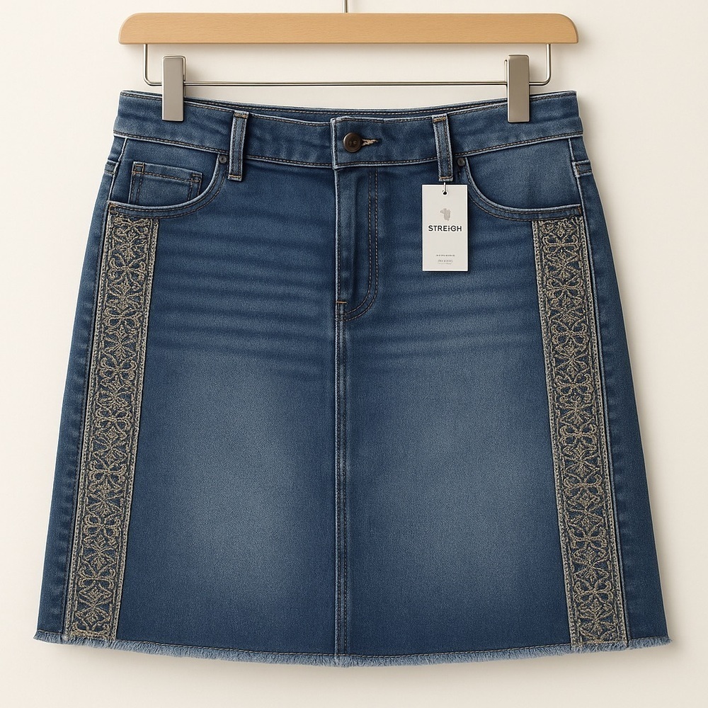 ❄️ CATO | Embroidered Denim Skirt Southwestern Size 8